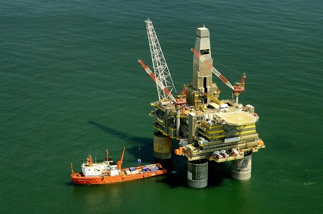 Project Auditing for the Onshore and Offshore Oil and Gas Industries